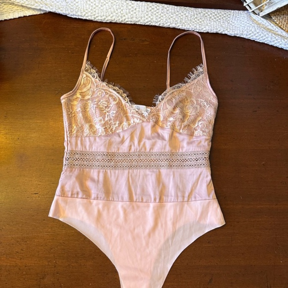Miss Guided Dust Pink Lace body suit 4 - Picture 2 of 14